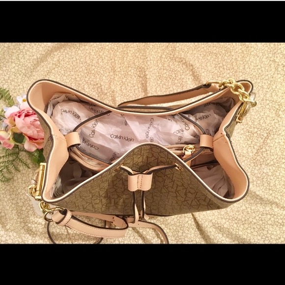 ❤️SOLD❤️CALVIN KLEIN DRAWSTRING CONVERTIBLE BAG - Picture 5 of 8